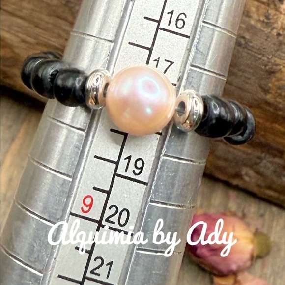 Alquimia Pink and Black Pearl Ring with Silver Accents - Picture 3 of 3